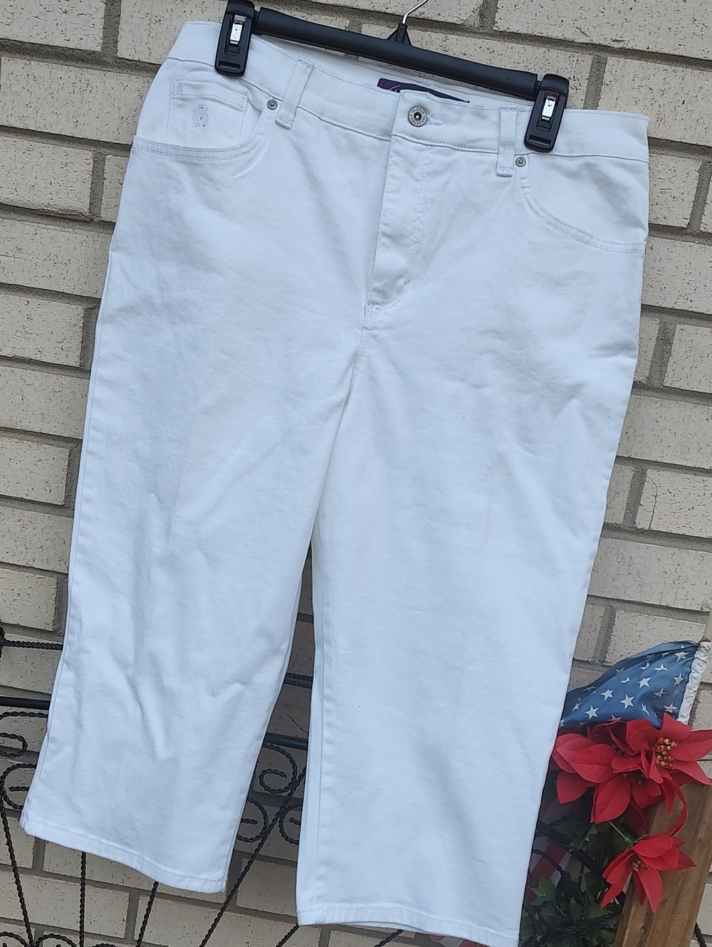 Gloria Vanderbilt White Capris Pants